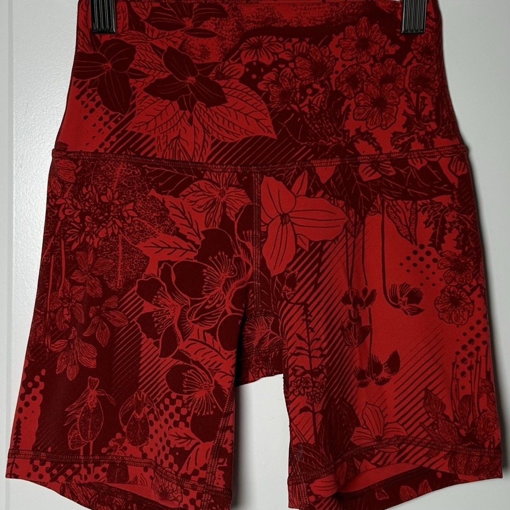 Lululemon Red Burgundy Team Canada 2024 Olympic Games High Rise 6" Align Short